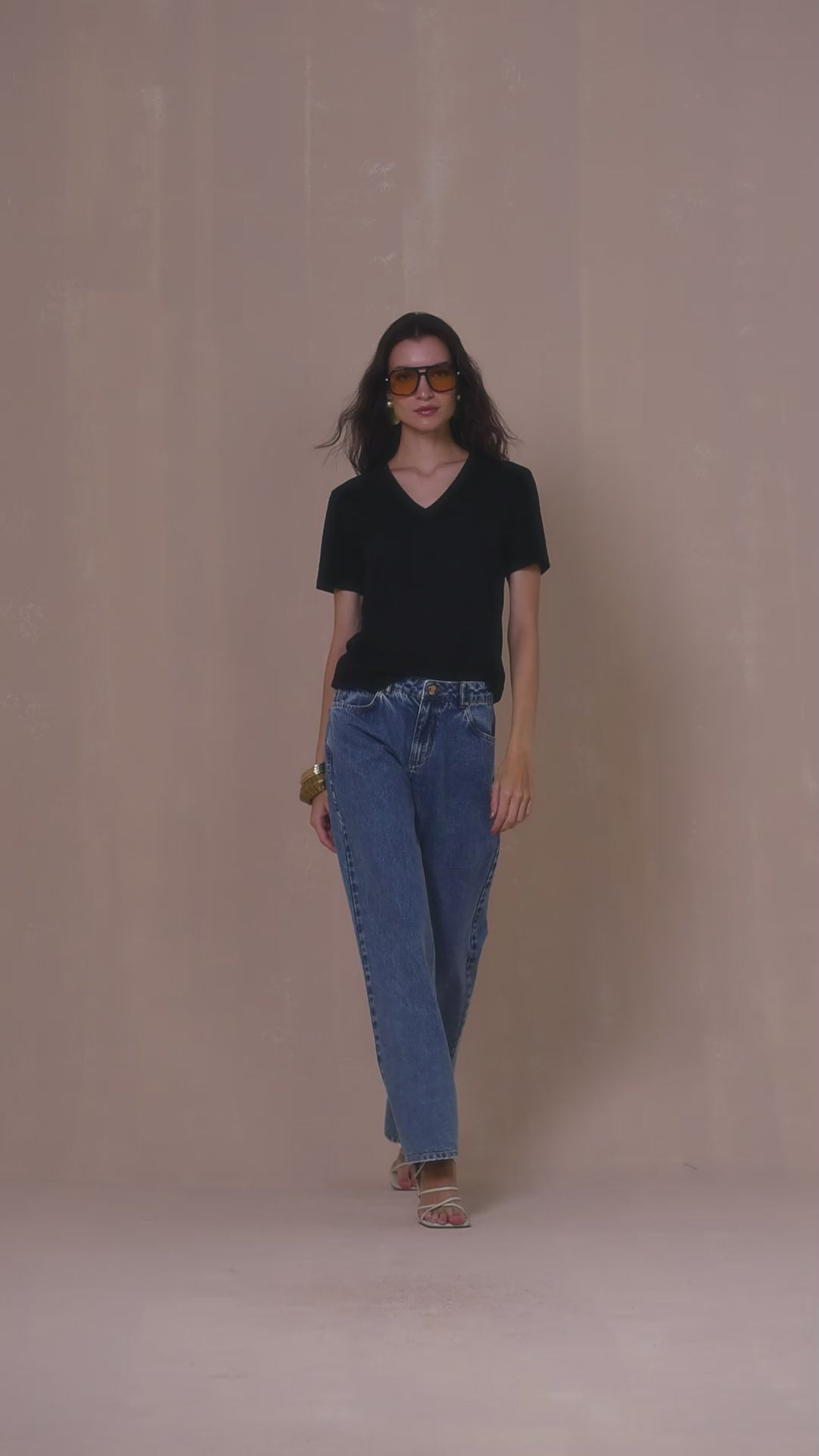 Calça Jeans Reta Cintura Média com Lavagem Azul Clássica