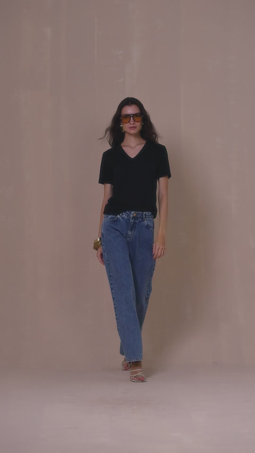 Calça Jeans Reta Cintura Média com Lavagem Azul Clássica