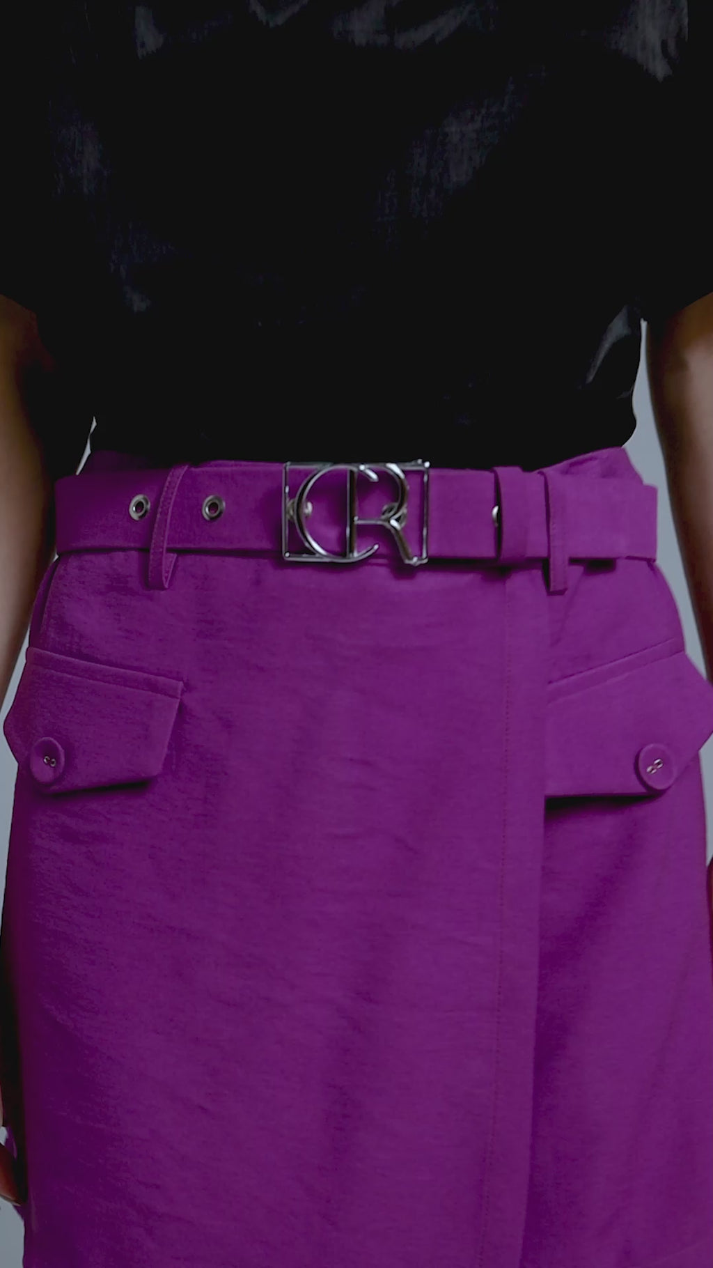 Blusa Acetinada com Laço na Gola