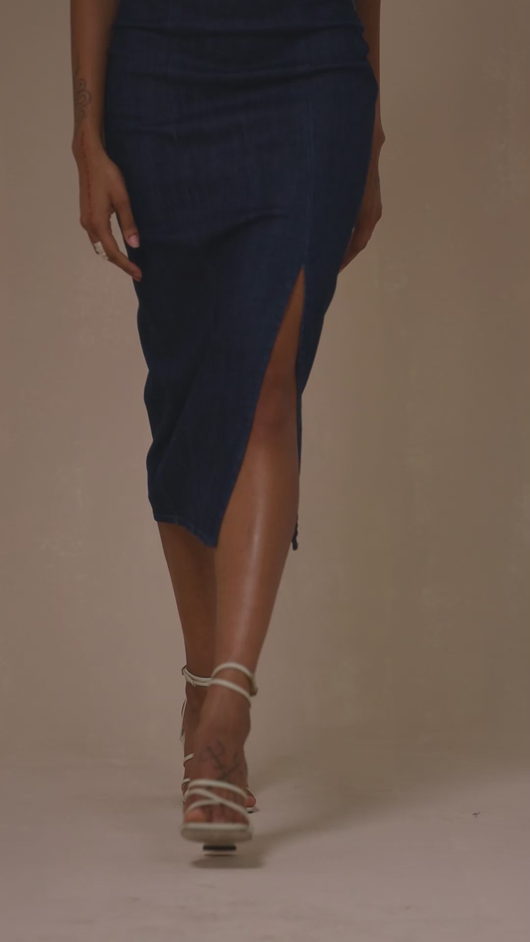Vestido Jeans Midi sem Alça