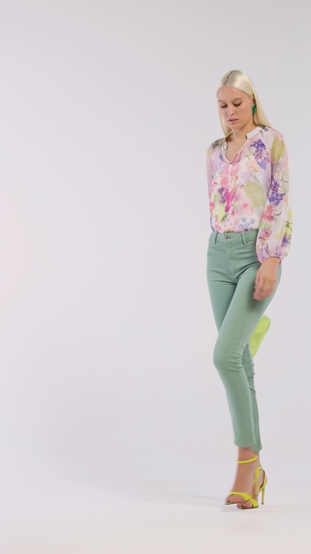 Bata em Tule Estampado Floral Aquarela
